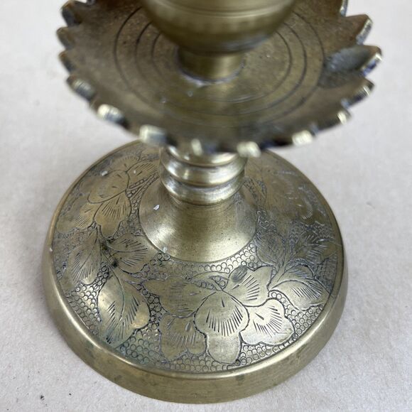 Lot Of 3 VTG Brass Candlestick Holders w/ Floral Base - Picture 9 of 13